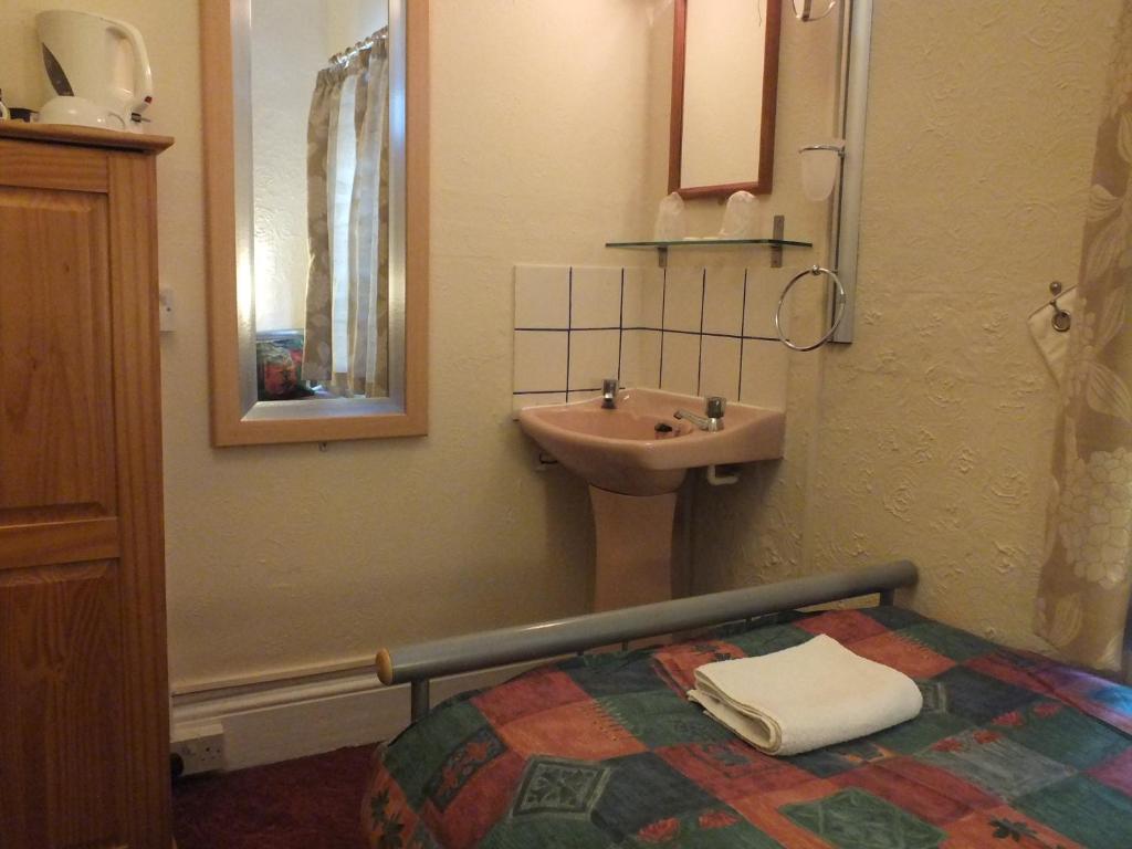 Leonardos Guest House Swansea Szoba fotó
